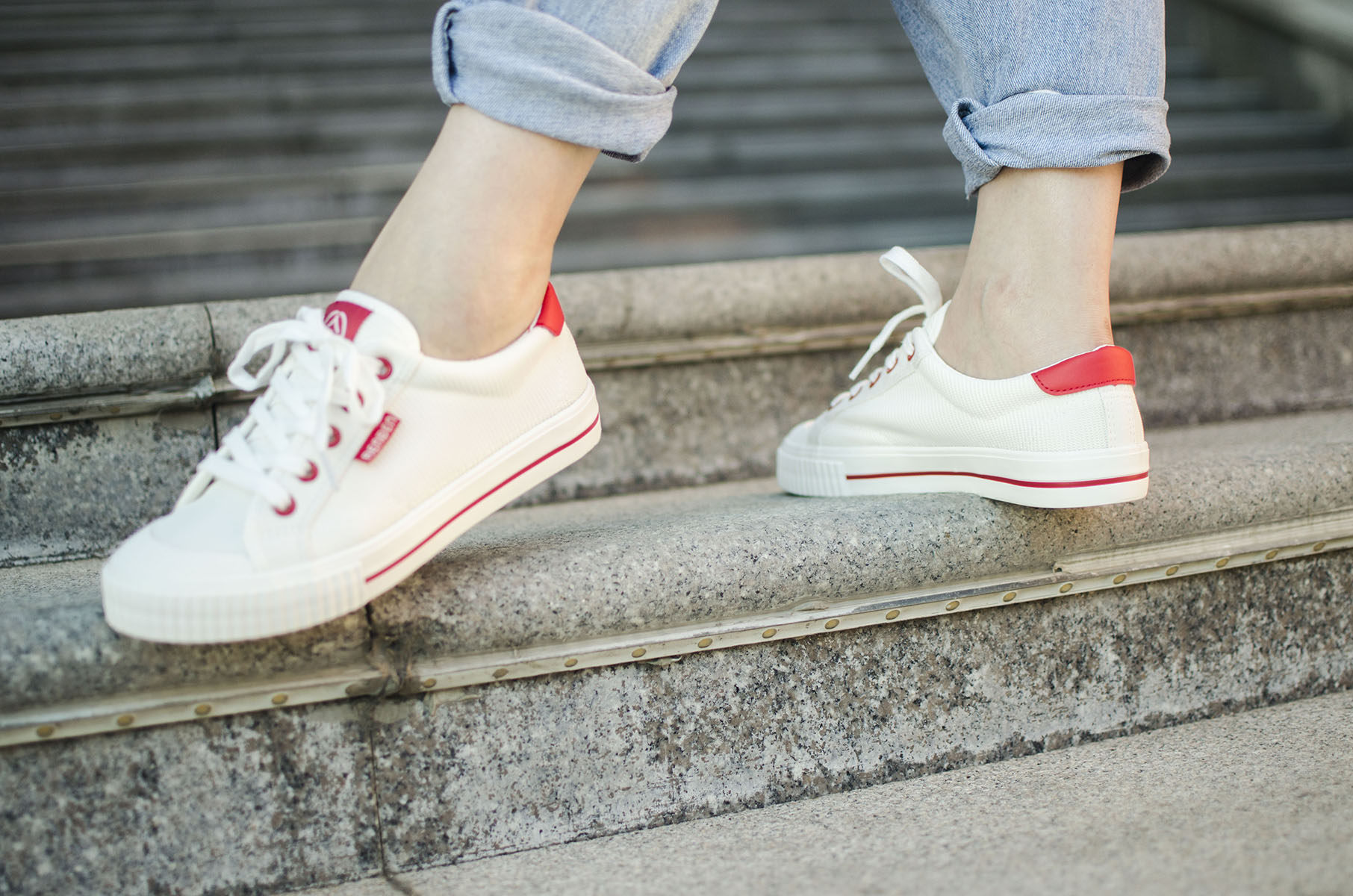 人本白色百搭帆布鞋试穿小测