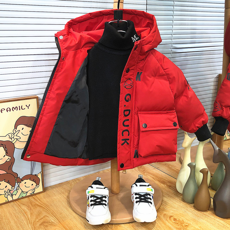 男の子のダウンジャケットと綿の服2023冬新しい子供服厚みのある綿のジャケット赤新年のお祝い服