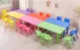Bàn bàn và ghế đồ nội thất nhựa đồ chơi phòng bốn người nâng phim hoạt hình trẻ em đa chức năng trẻ sơ sinh lớp học bàn nhựa cho bé