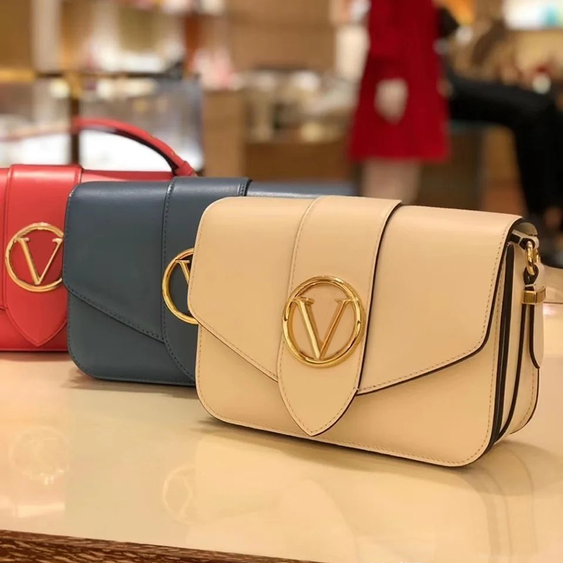 Off WhiteHong Kong luxury goods 2021 new pattern Purchasing agent Female bag One shoulder Oblique span portable fashion genuine leather organ Postman bag female summer