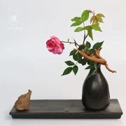 Bình hoa màu đen gốm đơn giản chậu hoa cơ sở bong bóng khô bàn Nhật Bản đường dẫn hoa nhỏ - Vase / Bồn hoa & Kệ