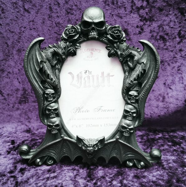 Alchemy The Vault V97 Nosferatu Goth вампир смола черный фоторамка