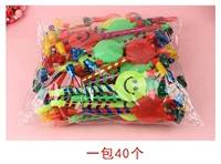 Весь мешок маленького улыбающегося лица дует дракона