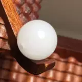Украшение-шарик из белого нефрита