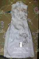 Перекрытие ручной работы Перекрытие Республики Китайское ветер выращивает вышивку ручной работы Ao Dai Elegant Ежегодная звезда, вышитую юбку Cheongsam