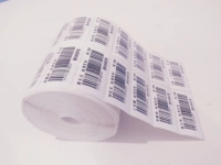 Печата штрих -кода штрих -кода штрих -кодового принтера.