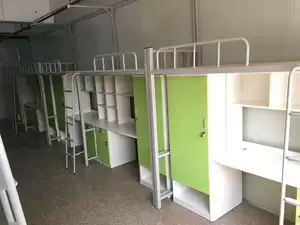 Кровать, кровать, кровать, кровать, кровать и общежитие в общежитии.