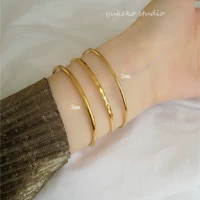 Vòng đeo tay bằng vàng UK18K chất lượng cao 3MM phổ biến bằng thép titan vàng đơn vòng khẩu độ kết cấu vòng đeo tay sáng vòng tay tinh lâm
