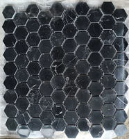 Черно -белый корень шестой капрал