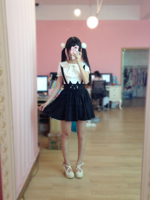 taobao agent [To Alice] Xiong Zhi Tai is too aggrieved, cute, soft cute cat face embroidery back skirt+shirt
