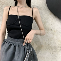 Mùa hè 2019 mới của phụ nữ phiên bản Hàn Quốc của trang trí hình lưỡi liềm gợi cảm miệng phẳng áo yếm đen chạm đáy áo sơ mi - Áo ba lỗ áo thun nữ