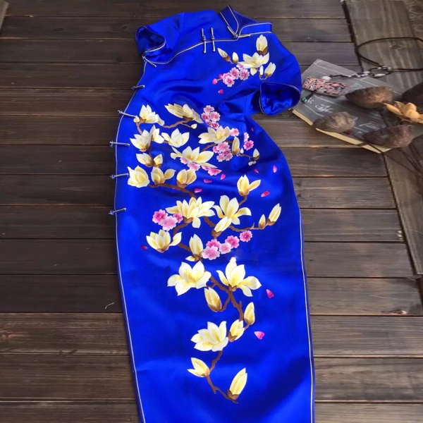 Long silk cheongsam, dress, 2022 collection, with short sleeve, for catwalk