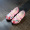 Mới mùa xuân và mùa hè cũ Bắc Kinh trẻ em thêu giày gió quốc gia cô gái giày khiêu vũ giày Tháng Sáu 1 kỳ nghỉ hiển thị giày