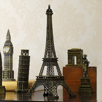 Ретро -мировое здание модель человек Париж Эйфелева башня дома
