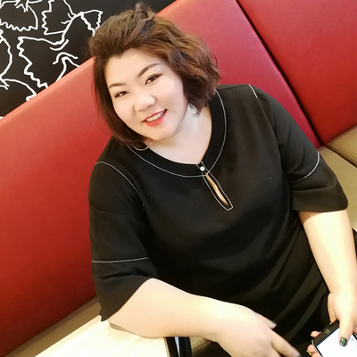 胖mm200斤喇叭袖上衣明线大码女装原创显瘦短t恤纯色潮木子理想