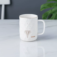 Одиночная чашка белого слона