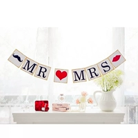 Мистер MRMRS вытаскивает флаг