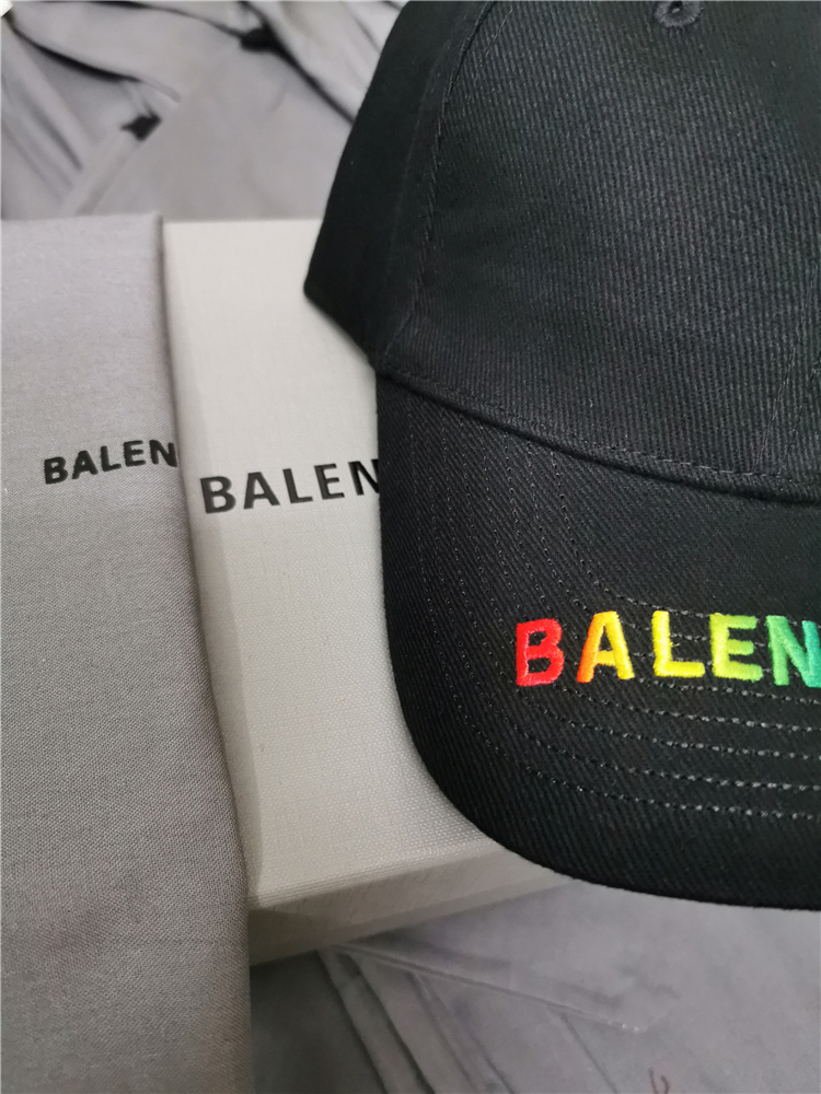 New Black Gradient Letters2021 new pattern Europe Home B Hat New color Embroidery letter Versatile Baseball cap peaked cap Star men and women Same