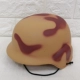 Шлем с желтым числом в пустыне