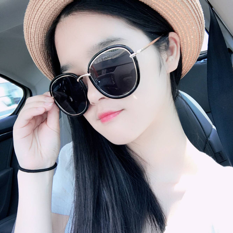 新款偏光太阳镜女士防紫外线开车镜明星同款眼镜沙滩度假墨镜显瘦