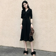 Váy dài đen 2019 xuân mới dành cho nữ phiên bản Hàn Quốc dài cổ chữ V là váy mỏng tay dài Hepburn váy đen nhỏ - Váy dài