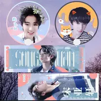 Times Youth Group песня песня Yaxuan's Tyme Models Scileding Fan -через подарочный пакет с поклонником рукой, окружающий коллекцию подарков на день рождения