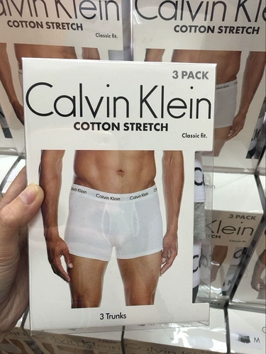 Calvin Klein US приобретает подлинное мужское нижнее белье.