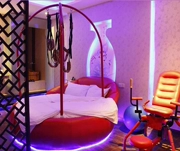 Nhà máy trực tiếp vòng giường đỏ giường điện giường vui vẻ giường khách sạn đồ chơi tình dục vui vẻ đồ nội thất nước nóng giường