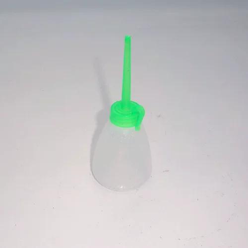 Пластиковая бутылка, маленькое моторное масло