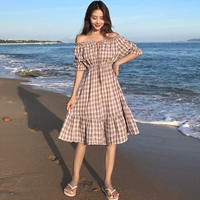 Mùa hè mới của Hàn Quốc phiên bản của off-the-vai từ cổ áo xù trumpet tay áo kẻ sọc dress eo cao Một từ đu lớn váy nữ đầm caro chữ a