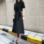 Hàn Quốc phiên bản của chic vòng cổ ngắn tay áo không thường xuyên cẩn thận máy t-shirt hai mảnh + cao eo khâu kẻ sọc váy bộ đồ vest nữ