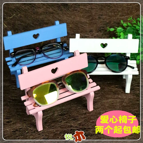 Стенд, солнцезащитные очки, деревянный декор