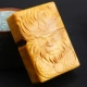 Zippo Zippo Chính hãng Vàng Sinan Khắc Gỗ Nhẹ hơn Pi Xiu Fortuna Demon Monkey Lettering Gift Phiên bản giới hạn - Bật lửa