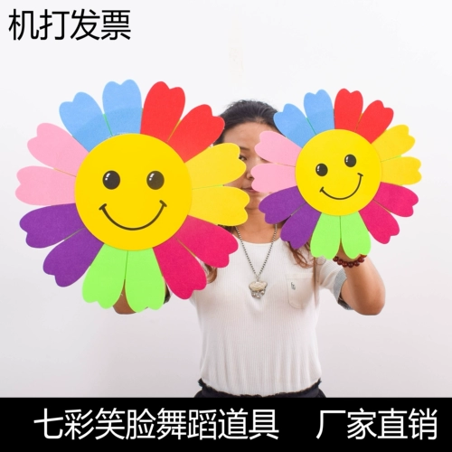 Подсолнечная рука с цветами, детским танце