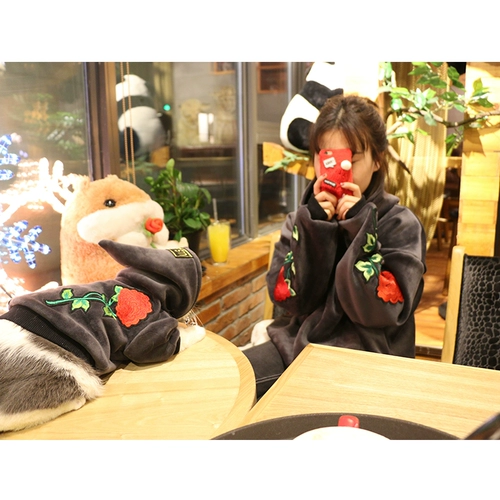 Оригинальная розовая вышитая домашняя одежда для питомца