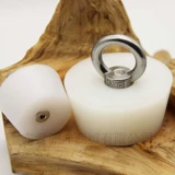 Силиконовое заблокированное подвесное кольцо на кухонные канализационные трубы до земли утечка и кровоточащая рука -рука с рыбной ванной утечка водяной вилки