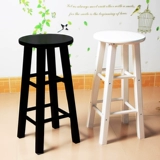 Стол с твердым древесным столом простые высокодольные водяные батончики с высоким содержанием стула модного чая для молока