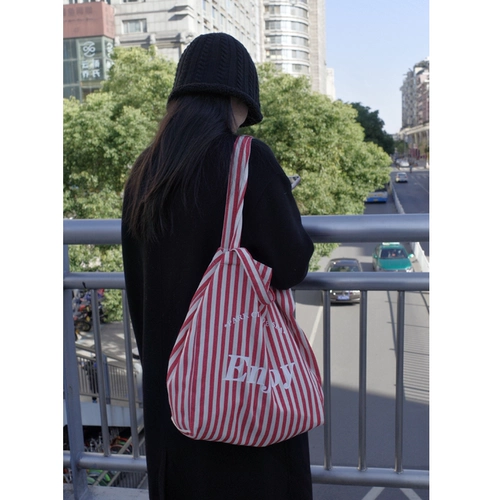 Вместительная и большая красная сумка на одно плечо, шоппер