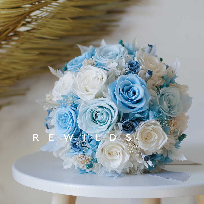 Light Blue & Bouquet Onlywathet Morandi senior Haze blue Immortality rose Bouquet hydrangea table decorate bride wedding Hand tied bouquet