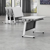 Складные тренировочные столы и комбинации стул могут зашифровать длинный стол для переворота с многофункциональной офисной конференцией.