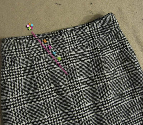 Чистые товары шерсть толстая черно -белая клетчатая наклона в средней юбке.