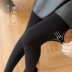 Quần legging nhung dày cộng với quần legging áp lực mùa thu và mùa đông để giữ ấm cho đôi tất màu đen của phụ nữ - Vớ