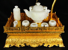 Винтажные предметы обихода из золота 金银器，珍藏铜鎏金底座和田玉茶具一套