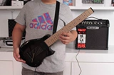 Усовершенствованная цифровая миди -гитара в рок -гитаре MIDI -гитара, соединяющая компьютер iPhone