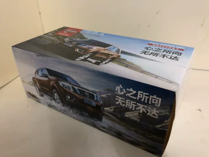 Специальное предложение 1:18 модель спорткара Zhengzhou Nissan Navara Pipka (красный черный)