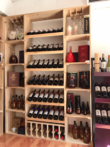 Красная винная стойка с твердым деревом винной стойки Прямая продажа деревянного винного шкафа вино виноград