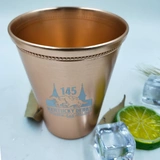 Бокал для шампанского, металлическая чайная чашка, стакан