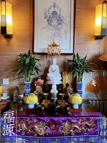 Файюанский золотой лотос