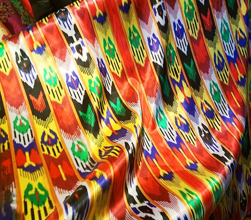 Синьцзян национальная характеристическая уйгурская ткань, ширина шелкового шелта Aitles составляет двойную производственную ткань шириной 1,5 метра