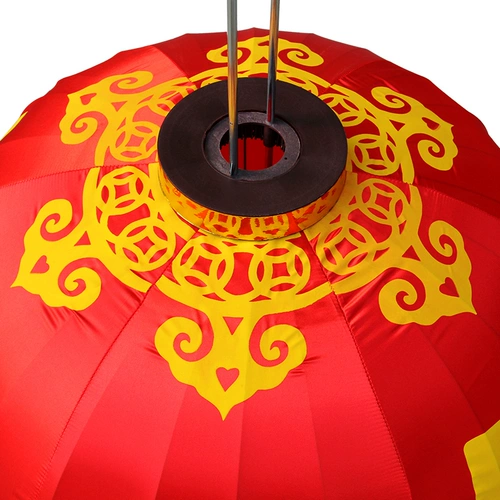 Новый год приветствуется в Красном Фонаре Нового года.